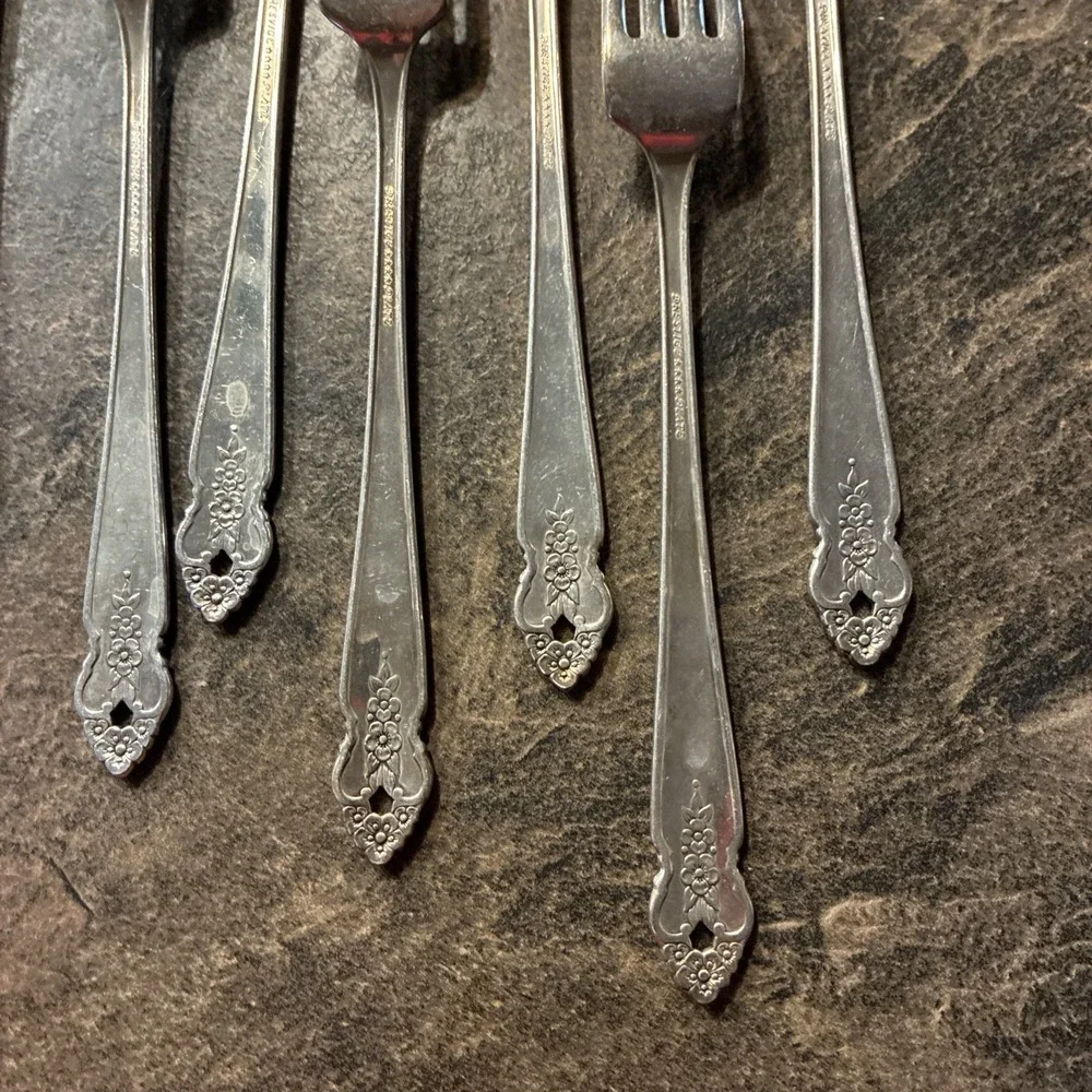 (10) Oneida Prestige Silverplate Dinner  Forks, 1951 Distinction